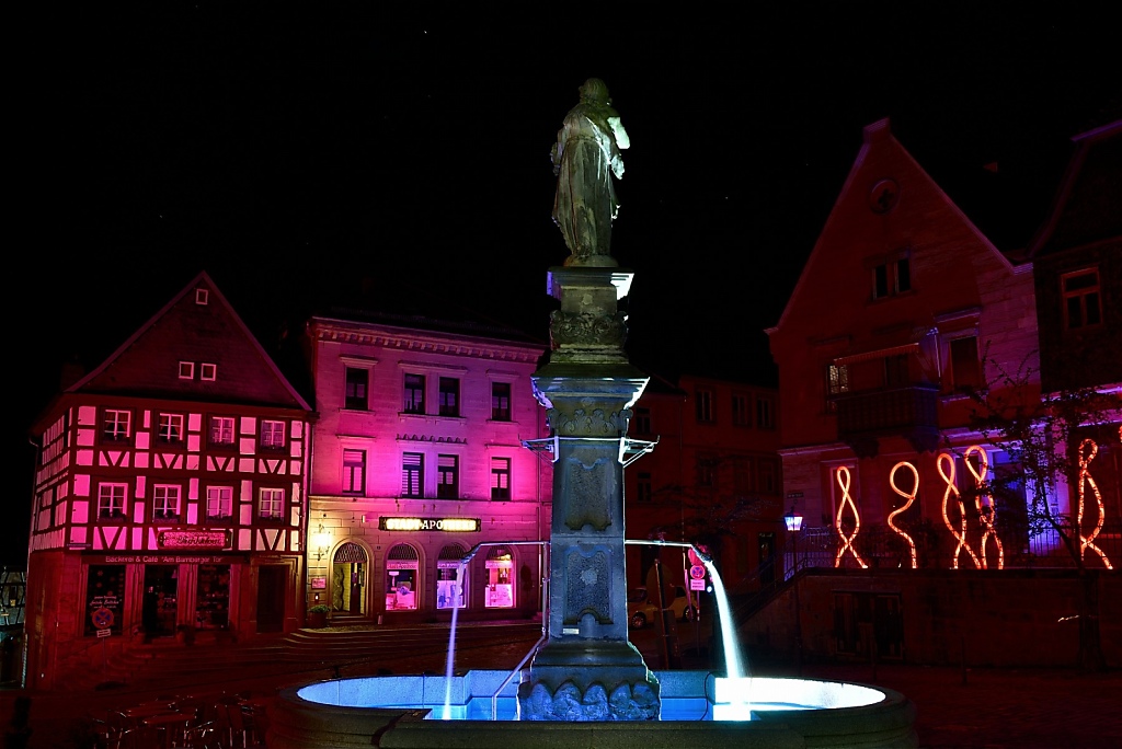 Kronach Melchior Otto Platz mit St Johannes Brunnen