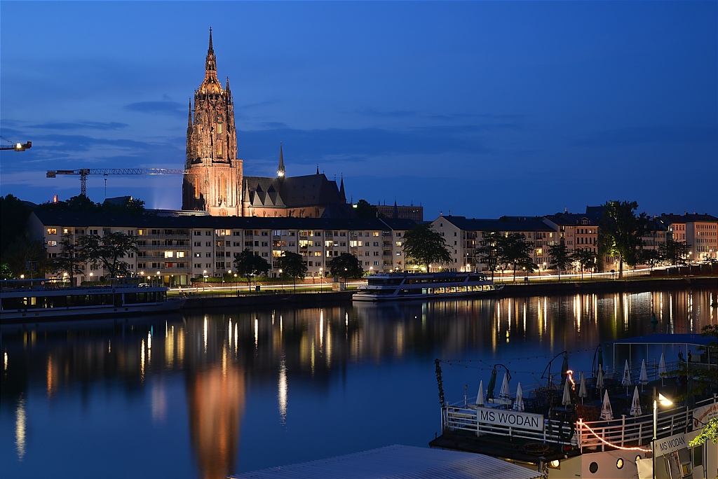 2014-06-03-06-Frankfurt-Main-Kirche.JPG