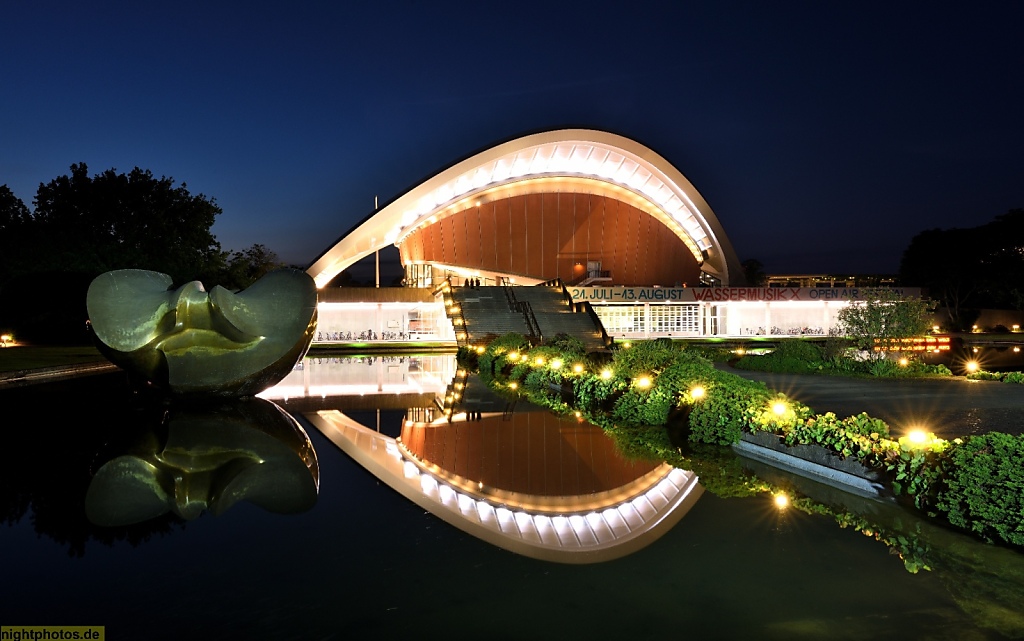 Berlin Tiergarten Haus der Kulturen der Welt erbaut 1956-1957 als Kongresshalle von Hugh Stubbins mit Werner Düttmann und Franz Mocken. Dacheinsturz 1980. Wiederaufbau 1984-1987 von Hans-Peter Störl und Wolf-Rüdiger Borchardt