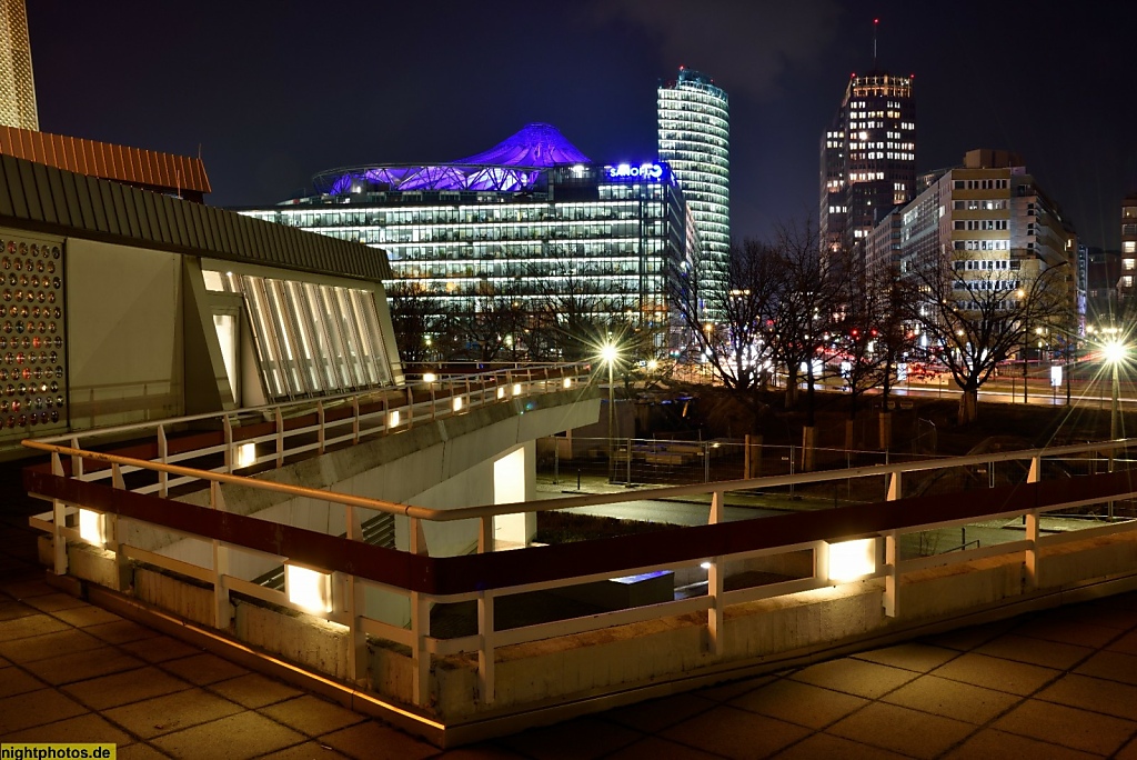 Berlin Tiergarten Philharmonie erbaut 1963 von Hans Scharoun als Teil des Kulturforums. Blick Richtung Potsdamer Platz