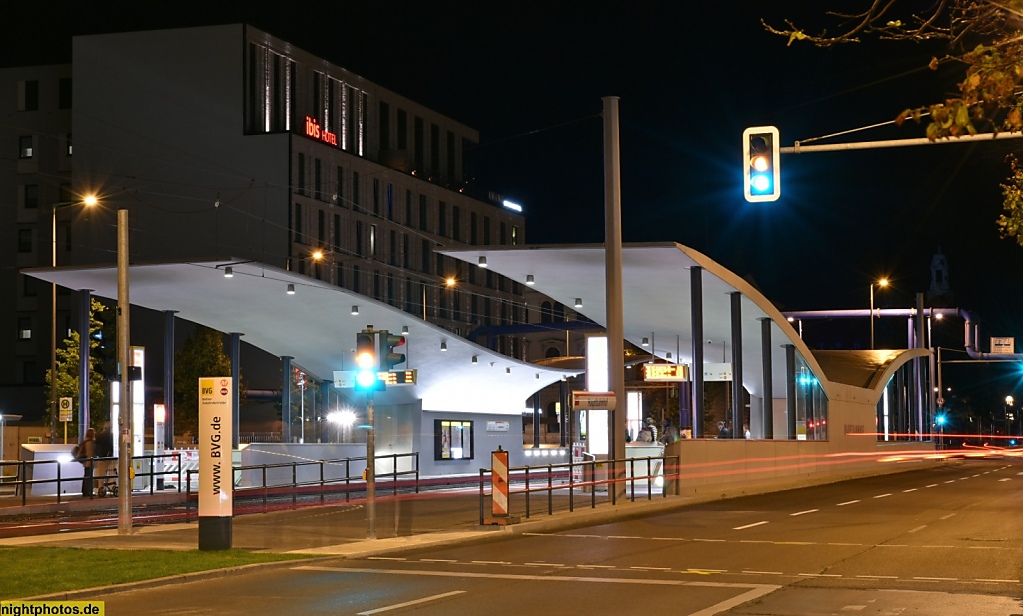 Berlin Tiergarten Tram-Station Hauptbahnhof