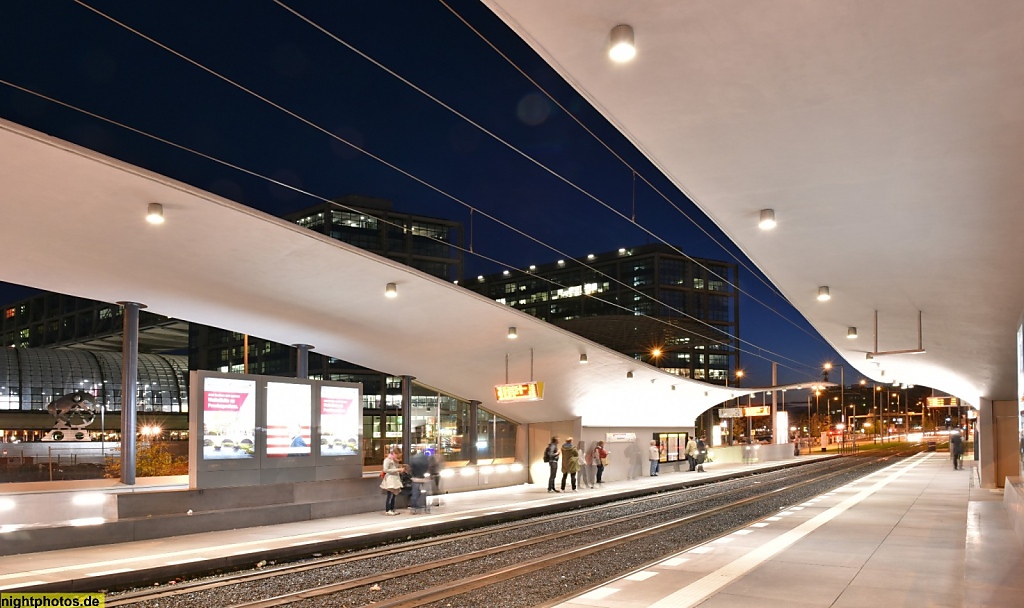 Berlin Tiergarten Tram-Station Hauptbahnhof