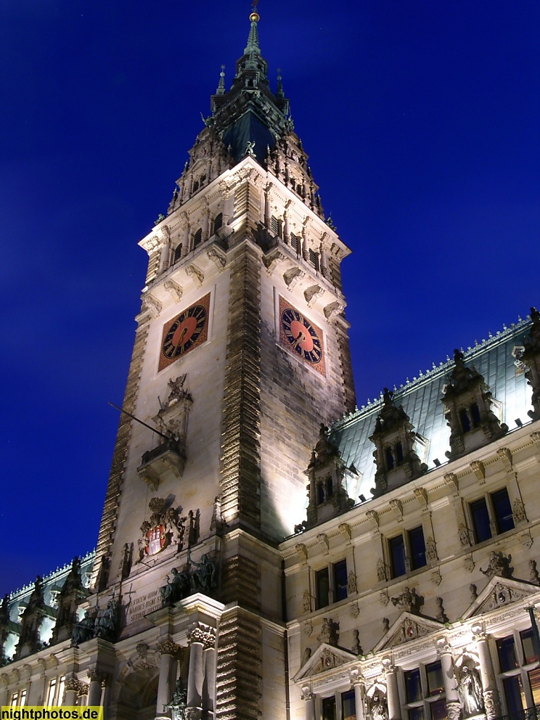 Hamburg Rathaus. Erbaut 1886-1897 von Martin Haller und Leopold Lamprecht und anderen in Neorenaissance aus Sandstein mit Mittelturm. Rathausmarkt