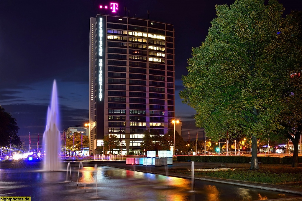 Berlin Charlottenburg Ernst-Reuter-Platz mit Lichtkunst