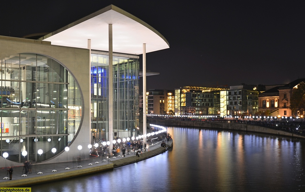 Berlin Regierungsviertel Marie-Elisabeth-Lüders-Haus an der Spree mit Reichstagufer
