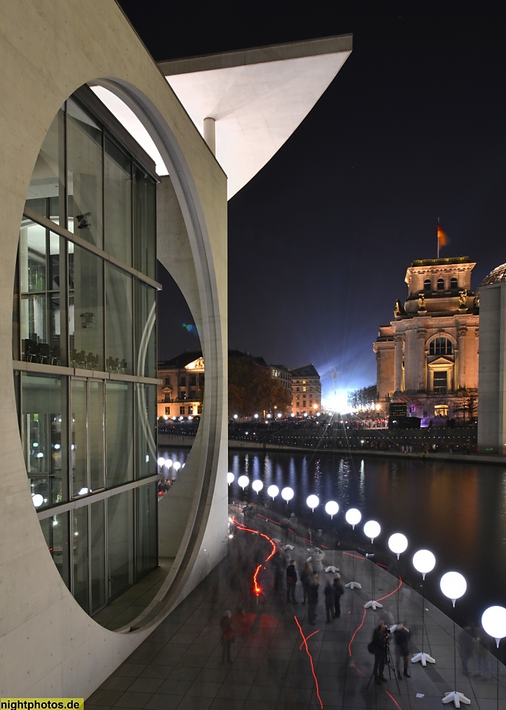Berlin Regierungsviertel Marie-Elisabeth-Lüders-Haus an der Spree mit Reichstagufer