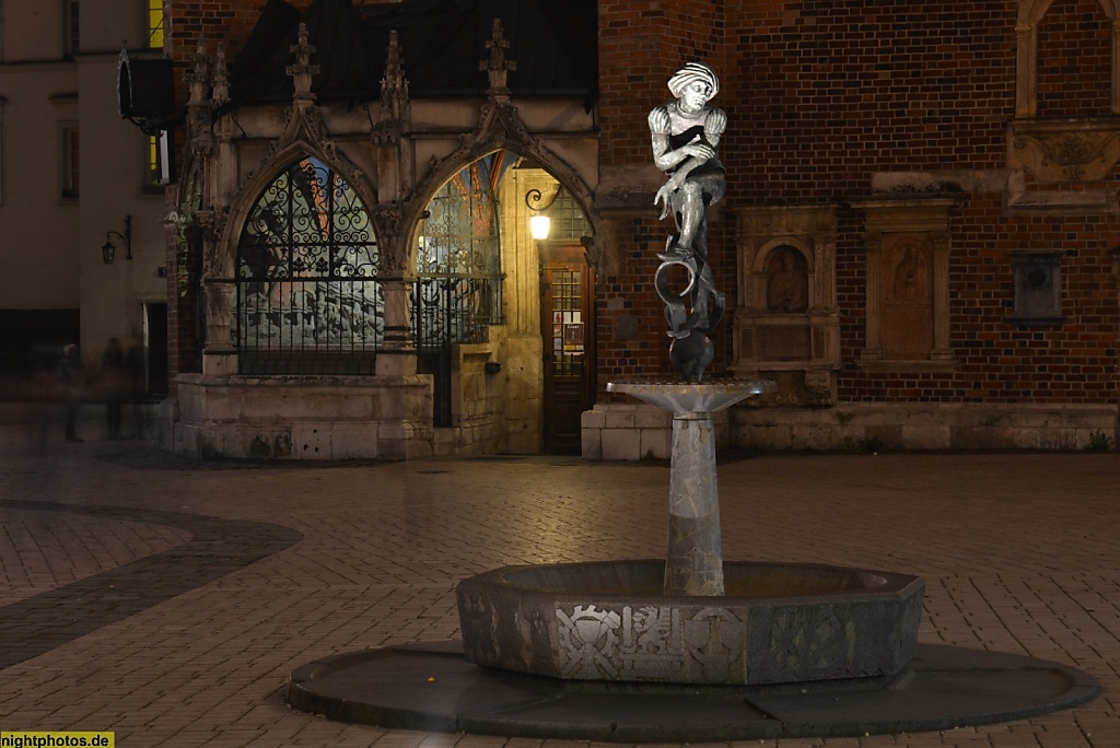 Krakau Marienplatz (Plac Mariacki) mit Bronzefigur 'mittelalterlicher Student'