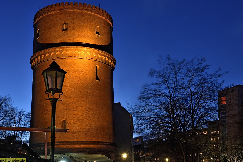 Berlin Neukölln historischer Wasserturm erbaut 1893-1894 von Otto Techow. Mittelweg Ecke Leykestrasse