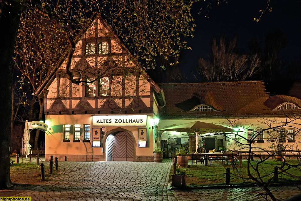 Berlin Kreuzberg Restaurant 'Altes Zollhaus' am Carl-Herz-Ufer erbaut 1902 als Depot der Stadtreinigung