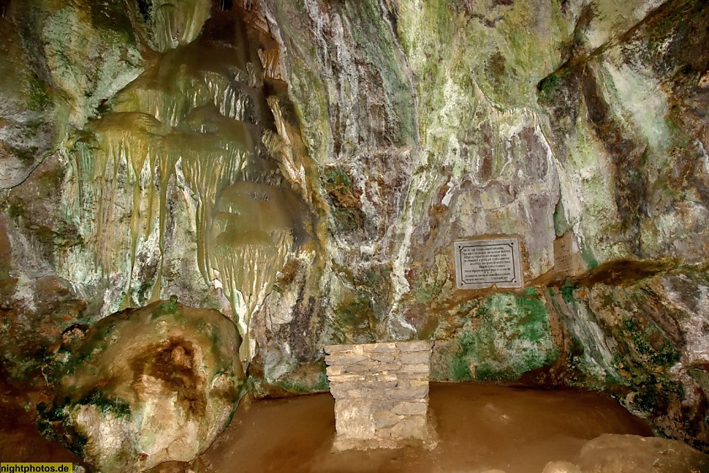 Mallorca Tropfsteinhöhle Avenc de Son Pou. Nische mit Altar
