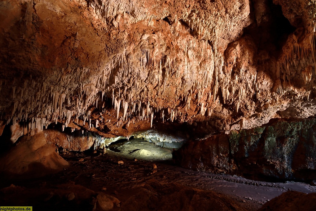 Mallorca Tropfsteinhöhle Avenc de Son Pou. Stalagtiten