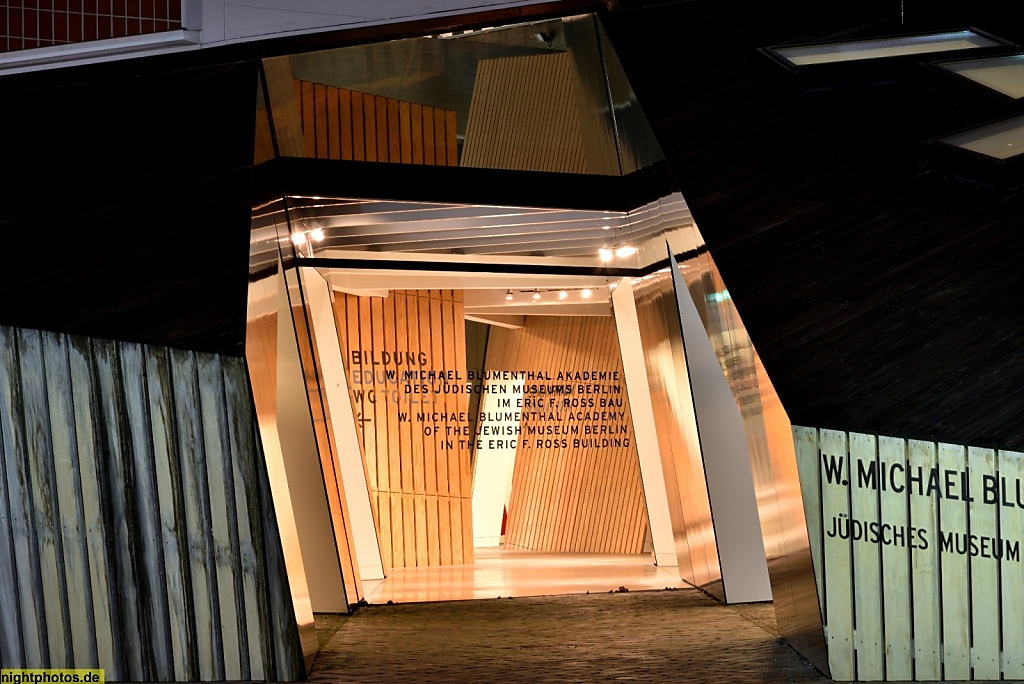Berlin Kreuzberg Akademie des Jüdischen Museums mit ANOHA Kinderwelt erbaut 2012 von Daniel Libeskind in der Lindenstrasse am Fromet-und-Moses-Mendelssohn-Platz 1