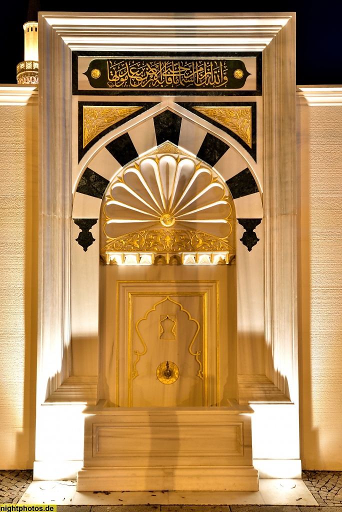 Berlin Neukölln Sehitlik-Moschee erbaut 1999-2005 von Hilmi Senalp mit türkischem Friedhof