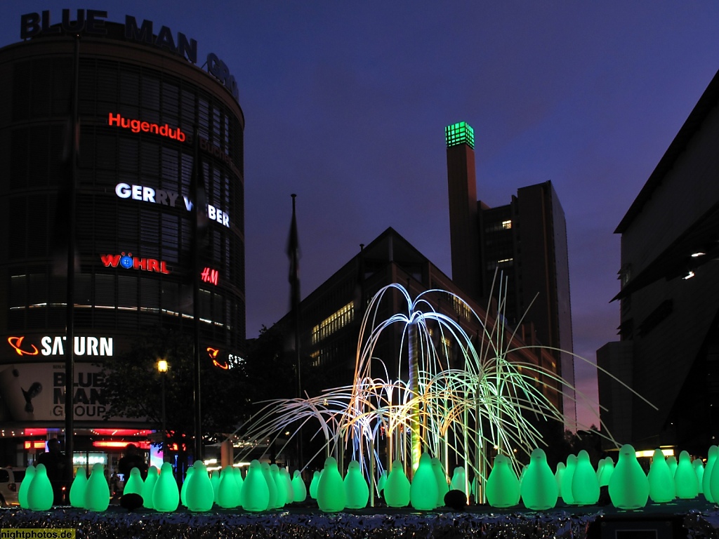 Berlin Tiergarten Lichtfarbkunst von Jörn Hanitzsch auf dem Marlene-Dietrich-Platz