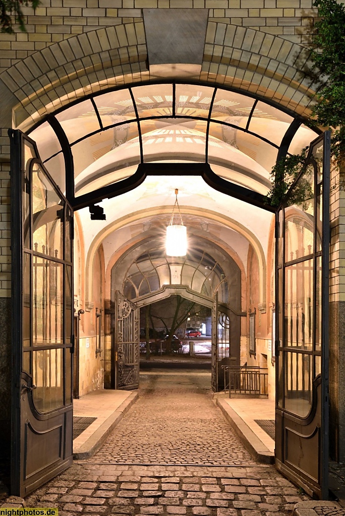 Berlin Charlottenburg Rathaus Eingang von Alt-Lietzow