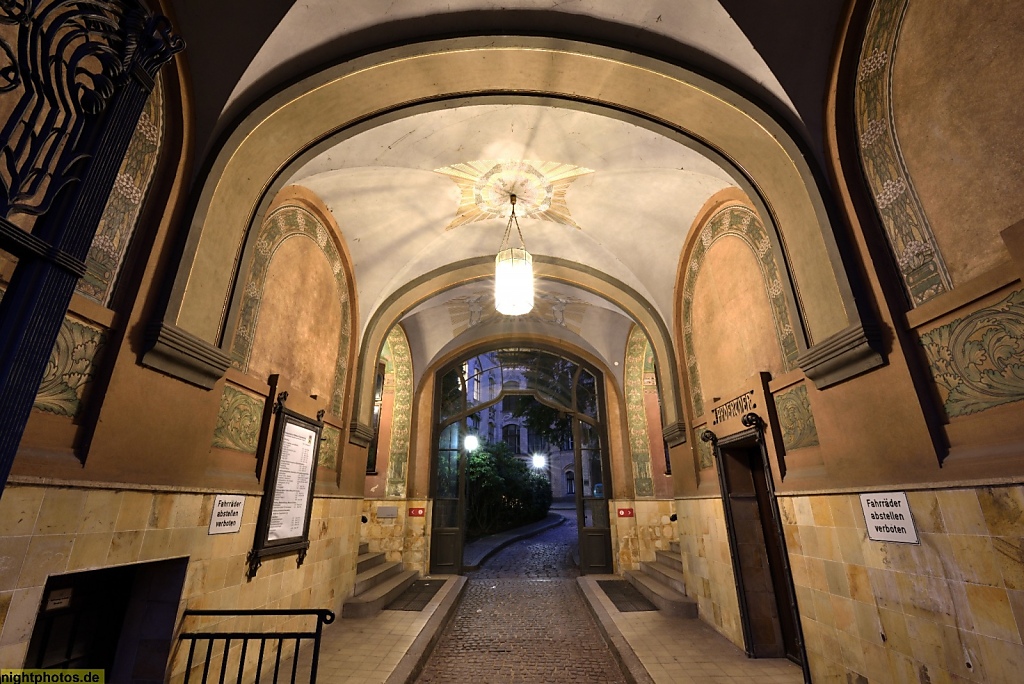 Berlin Charlottenburg Rathaus Otto-Suhr-Allee