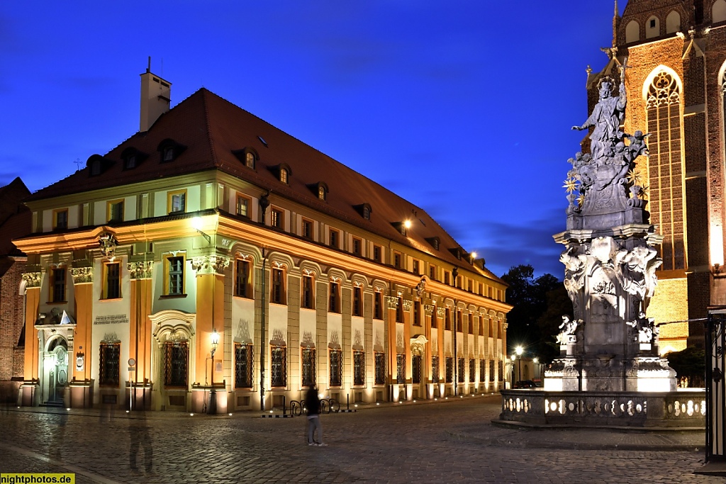 Wrocław Breslau Orphanotropheum erbaut 1702-1715 und Denkmal für Johannes Nepomuk erbaut 1732