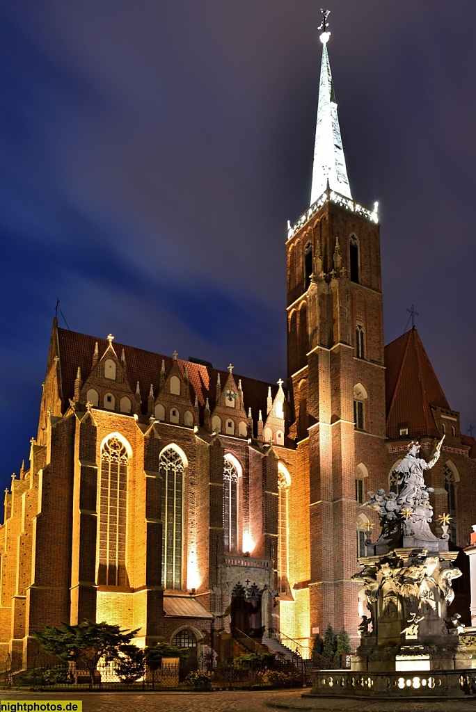 Wrocław Breslau Stiftskirche zum Heiligen Kreuz und St Bartholomäus und Denkmal Johannes Nepomuk