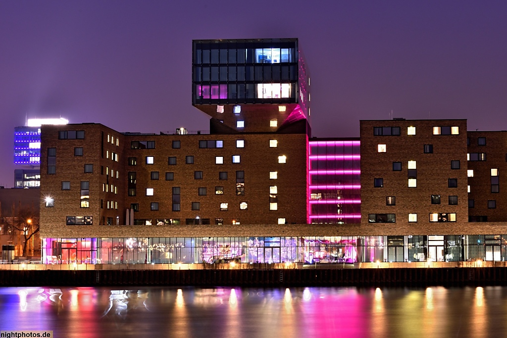 Berlin Friedrichshain Mediaspree NH-Hotel erbaut 2009-2010 von Architekten nps tchoban voss an der Stralauer Allee