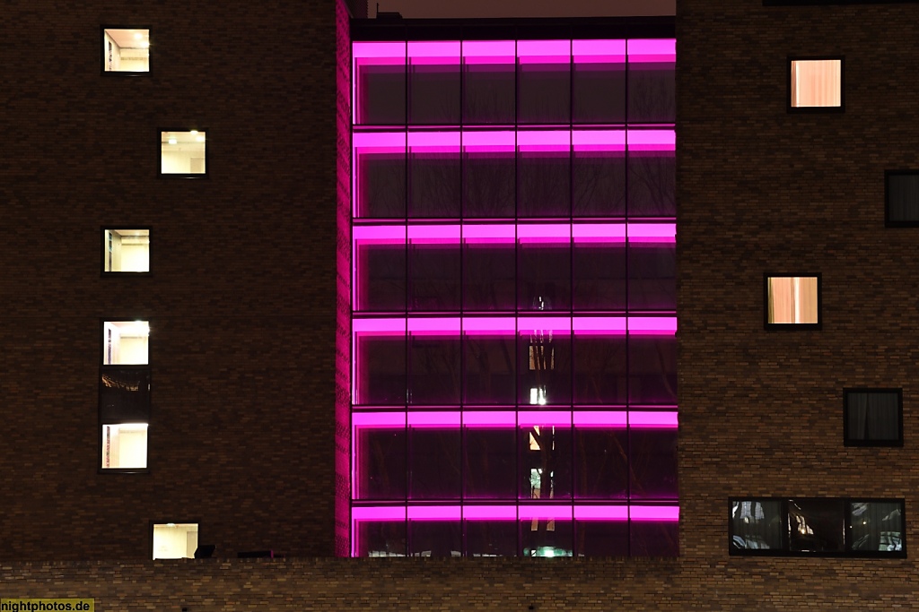 Berlin Friedrichshain Mediaspree NH-Hotel erbaut 2009-2010 von Architekten nps tchoban voss an der Stralauer Allee