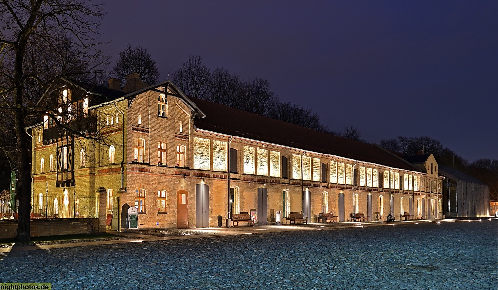 Berlin Neukölln Gutshof Britz Wirtschaftsgebäude des ehemaligen Ritterguts ehemaliger Pferdestall, heute Veranstaltungsort Kulturstall