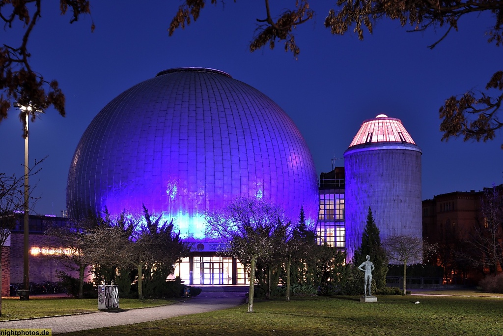 Berlin Prenzlauer Berg. Zeiss-Grossplanetarium erbaut 1985-1987 von Architekt Erhardt Gißke an der Prenzlauer Promenade