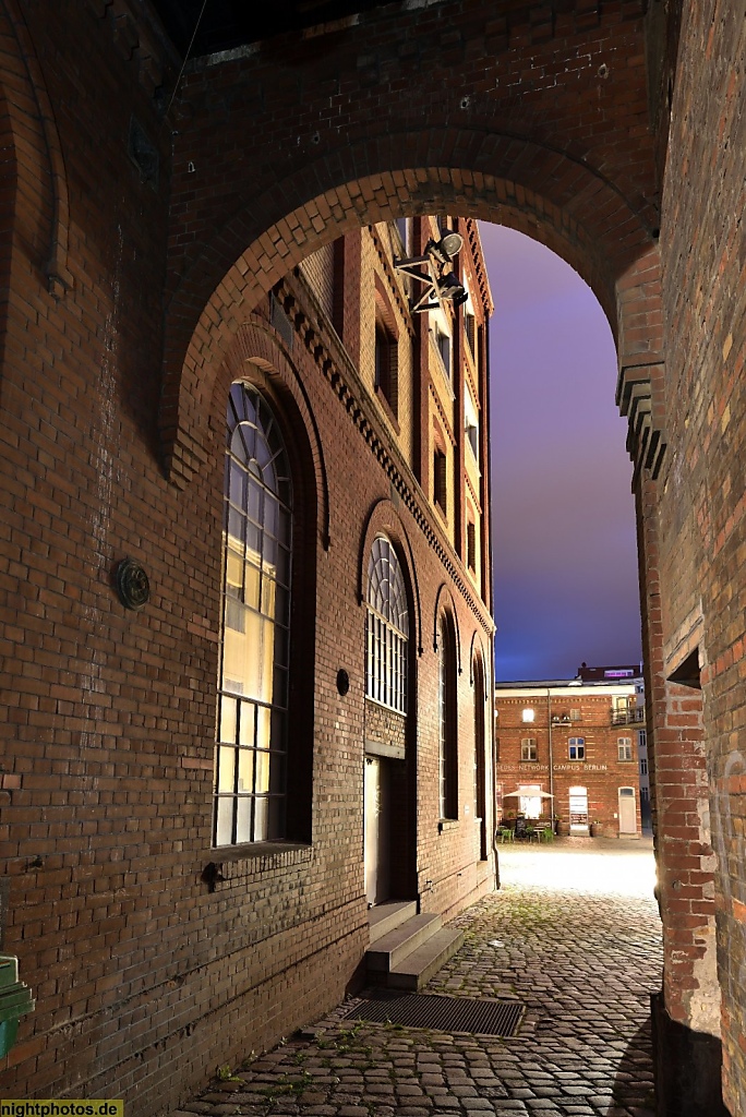 Berlin Prenzlauer Berg. Kunstgalerie neugerriemschneider. Erbaut 1841 als Brauerei untergäriger Biere für Joseph Pfeffer. Christinenstrasse 18-19