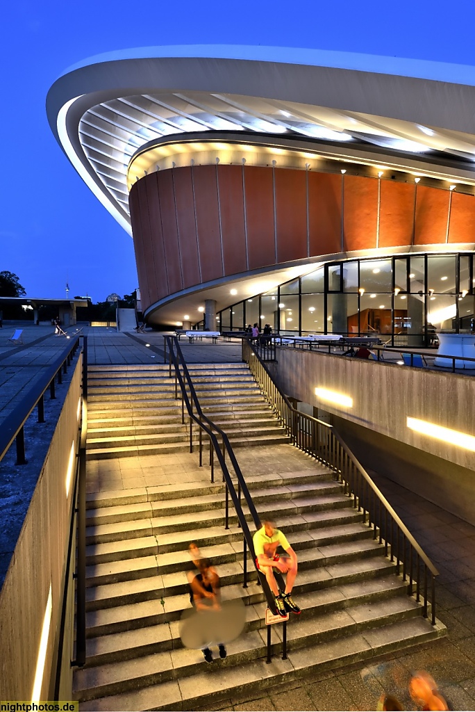 Berlin Tiergarten Haus der Kulturen der Welt erbaut 1956-1957 als Kongresshalle von Hugh Stubbins mit Werner Düttmann und Franz Mocken. Dacheinsturz 1980. Wiederaufbau 1984-1987 von Hans-Peter Störl und Wolf-Rüdiger Borchardt