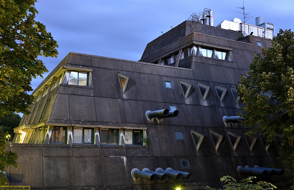 Berlin Lichterfelde Mäusebunker Zentrale Tierlaboratorien erbaut 1969-1972 von Gerd Hänska im Stil des Brutalismus
