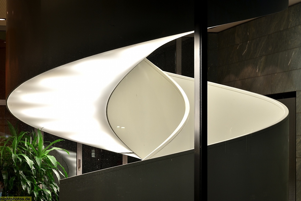 Berlin Charlottenburg Wendeltreppe im Foyer der Bundesärztekammer