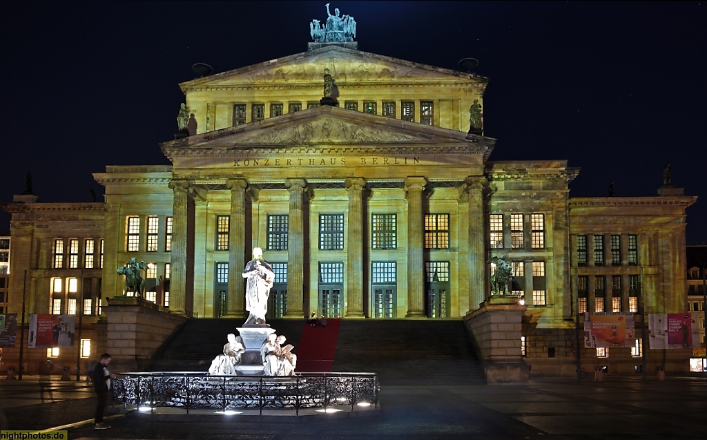 Berlin Mitte Gendarmenmarkt Konzerthaus erbaut 1821 von Karl Friedrich Schinkel als Königliches Schauspielhaus