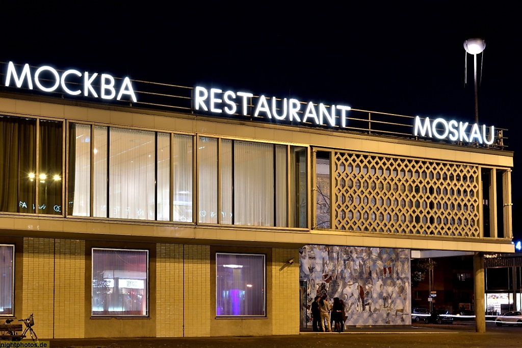 Berlin Mitte Cafe Moskau mit Sputnik