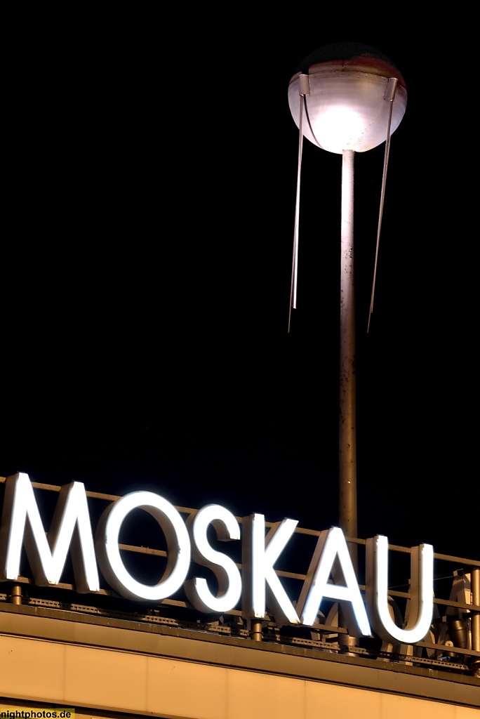 Berlin Mitte Cafe Moskau mit Sputnik