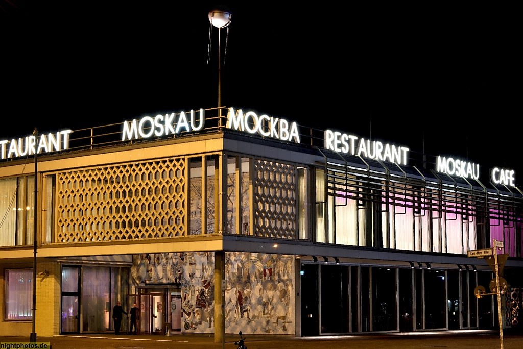 Berlin Mitte Cafe Moskau mit Sputnik