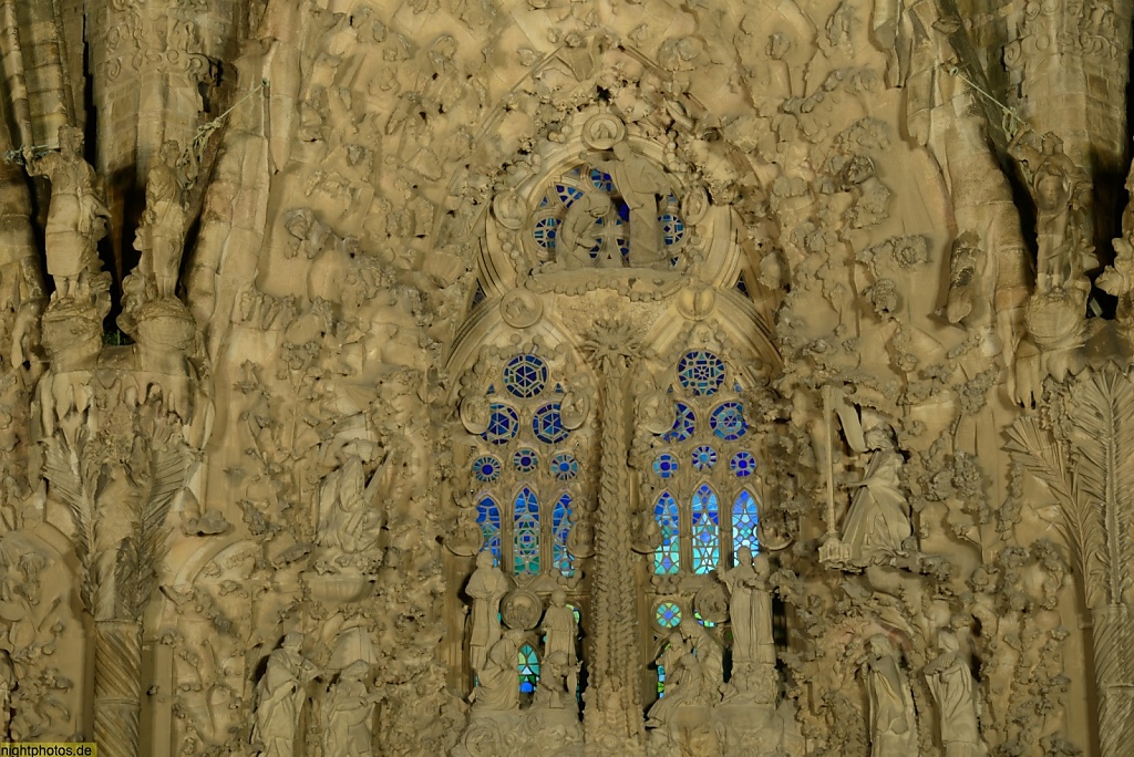 Barcelona Geburtsfassade der La Sagrada Família entworfen von Francesc de Paula del Villar und Antoni Gaudí