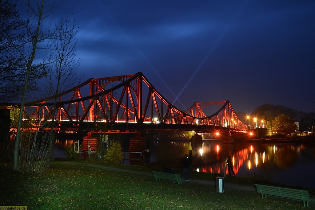 Potsdam Berlin Glienicker Brücke erbaut 1906-1907 als Stahlfachwerk durch Fa. Harkort. Ehemals Kaiser-Wilhelm-Brücke. Aufnahmen vom Mauerfest 2014
