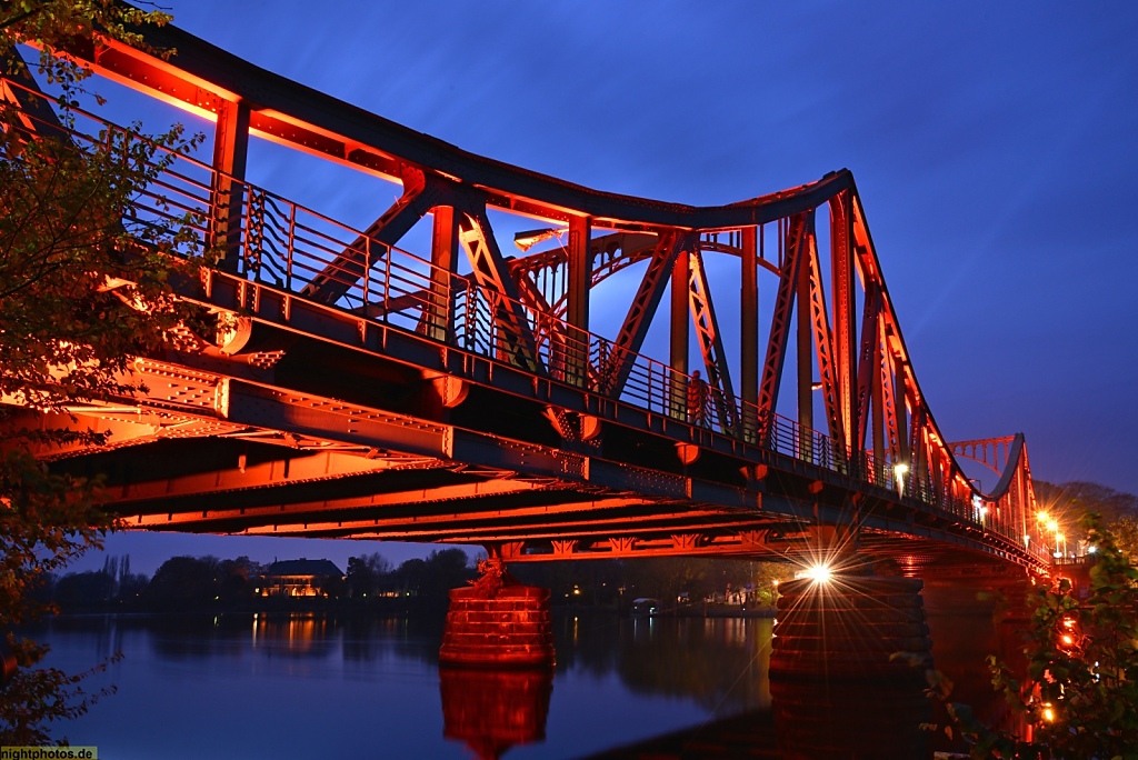Potsdam Berlin Glienicker Brücke erbaut 1906-1907 als Stahlfachwerk durch Fa. Harkort. Ehemals Kaiser-Wilhelm-Brücke. Aufnahmen vom Mauerfest 2014