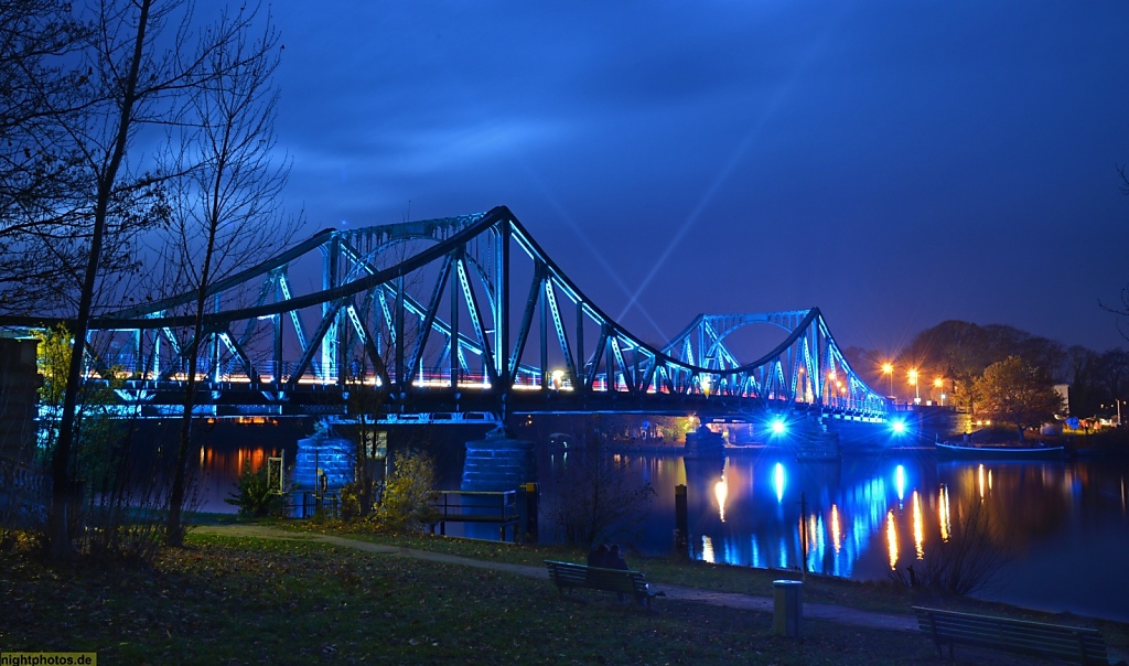 Potsdam Berlin Glienicker Brücke erbaut 1906-1907 als Stahlfachwerk durch Fa. Harkort. Ehemals Kaiser-Wilhelm-Brücke. Aufnahmen vom Mauerfest 2014