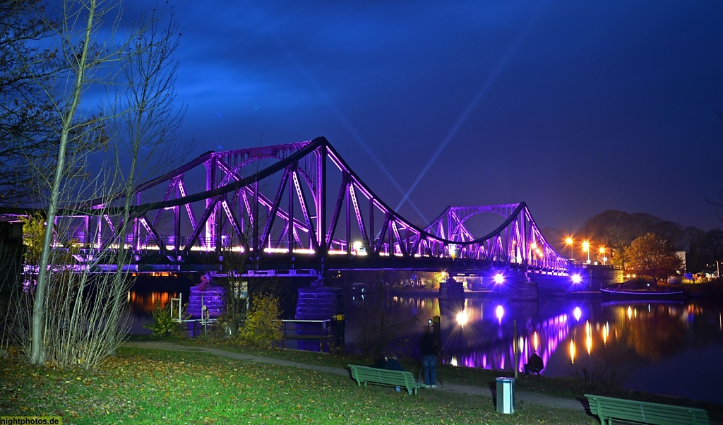 Potsdam Berlin Glienicker Brücke erbaut 1906-1907 als Stahlfachwerk durch Fa. Harkort. Ehemals Kaiser-Wilhelm-Brücke. Aufnahmen vom Mauerfest 2014