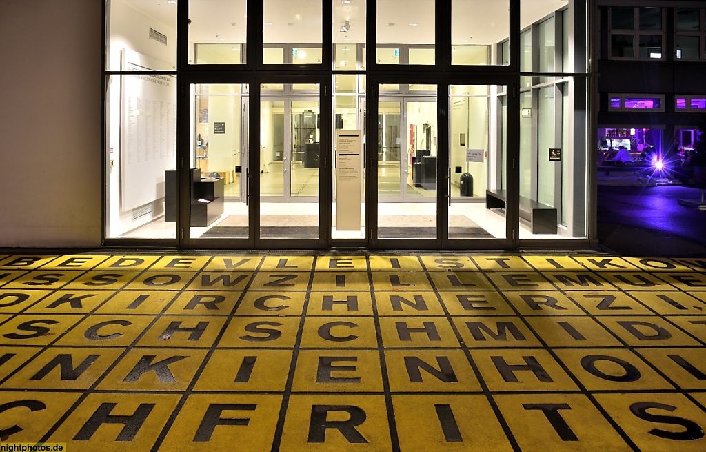Berlin Kreuzberg Berlinische Galerie Portal mit Buchstabenfeld von Architekten Kühn Malvezzi