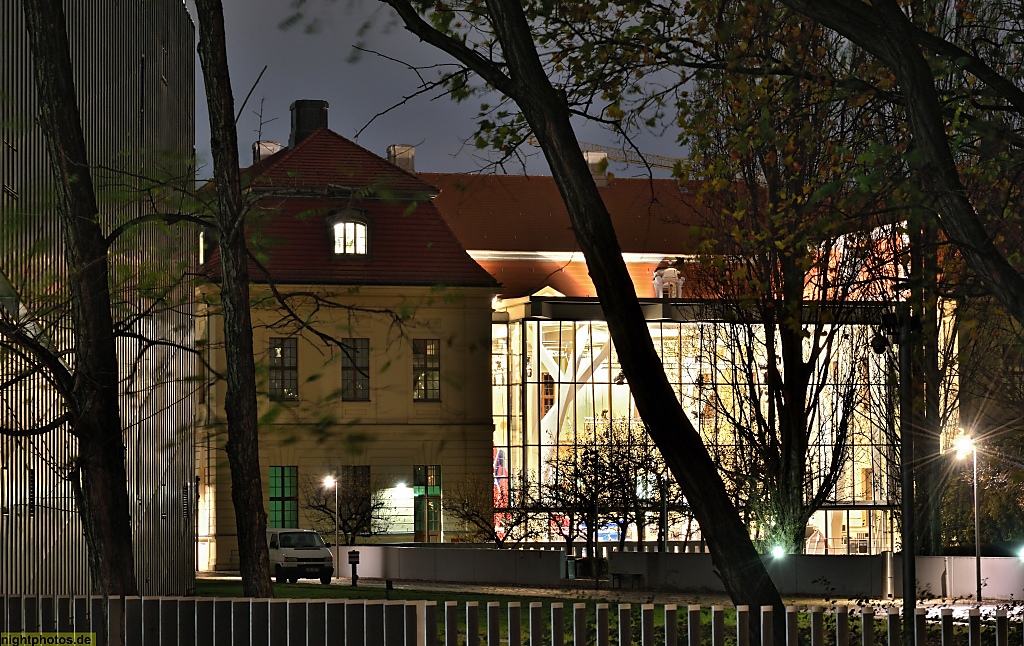 Berlin Kreuzberg Jüdisches Museum erbaut 1992-1997 von Daniel Libeskind. Rückseite in der Alten Jakobstrasse