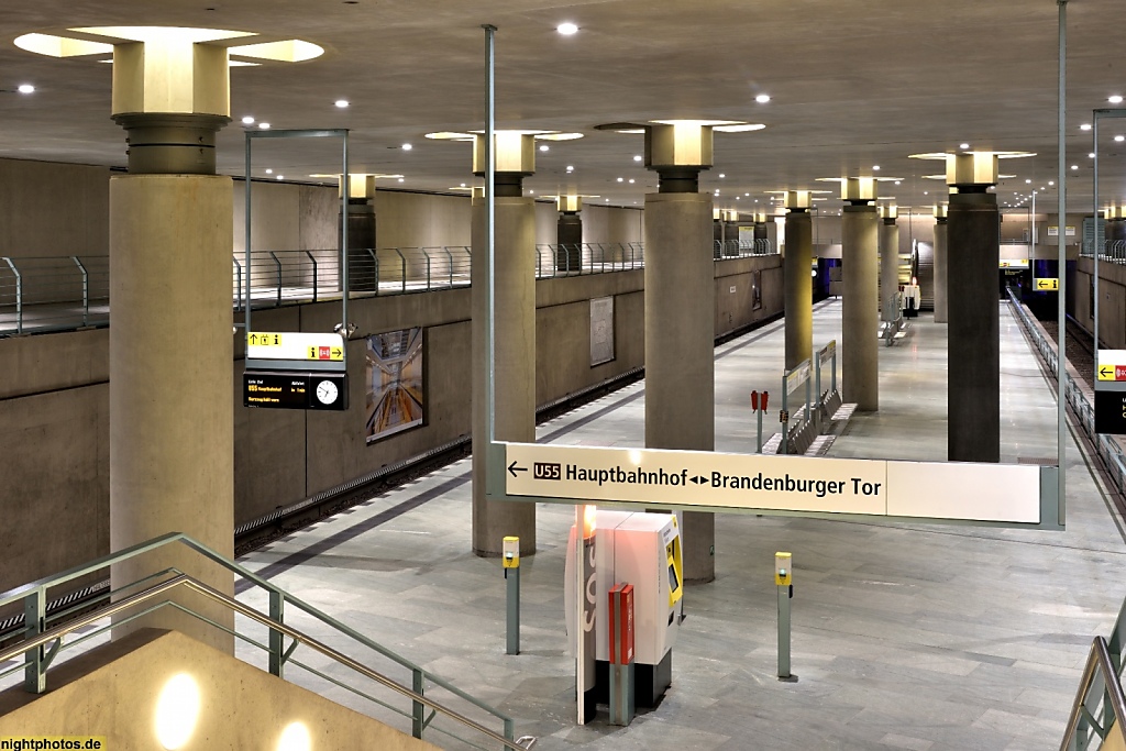 Berlin Tiergarten Regierungsviertel U-Bahnhof Bundestag der Linie U55 erbaut 1995-2009
