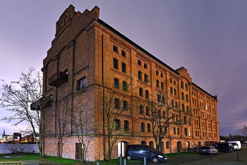 Berlin Friedrichshain Alt-Stralau ehemaliger Palmkernölspeicher erbaut 1883-1885 heute Wohnungen