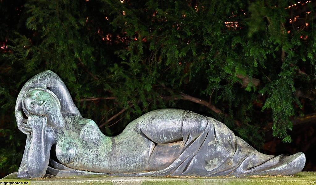 Berlin Mitte Hansaviertel Skulptur Liegende von Alfredo Ceschiatti 1958