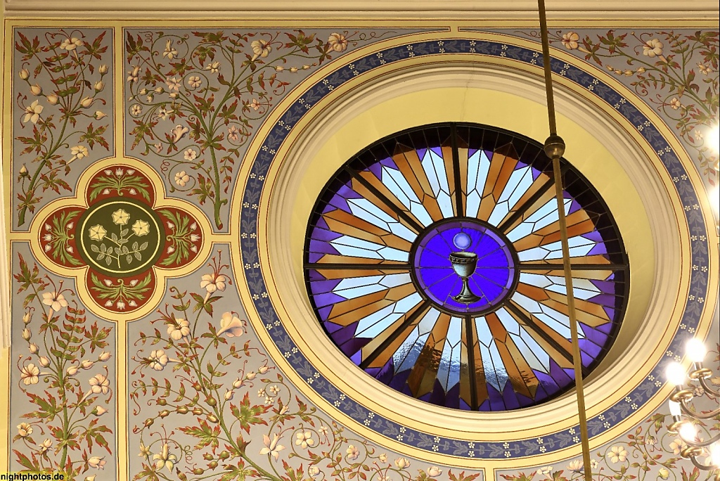 Berlin Spandau Kolk Kirche St Marien erbaut 1847-1848 restauriert 2002-2003 innen Rosettenfenster und Ornamentmalerei