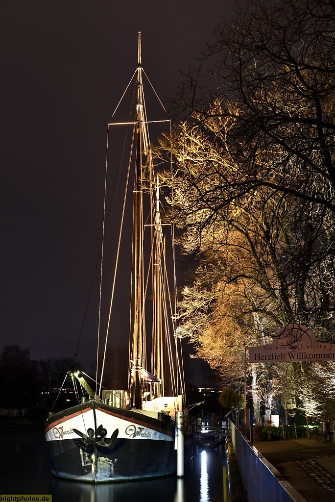 Berlin Köpenick Eventschiff ArsVivendi vor der 'Freiheit 15'