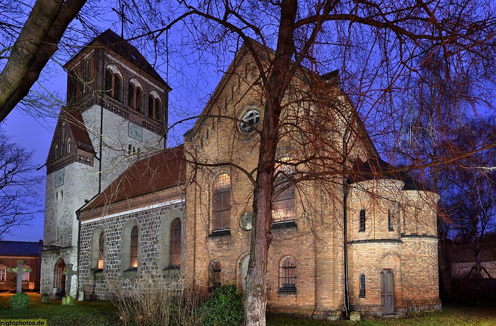 Berlin Pankow Rosenthal Dorfkirche erbaut um 1250 als spätromanische Saalkirche aus Feldsteinmauerwerk