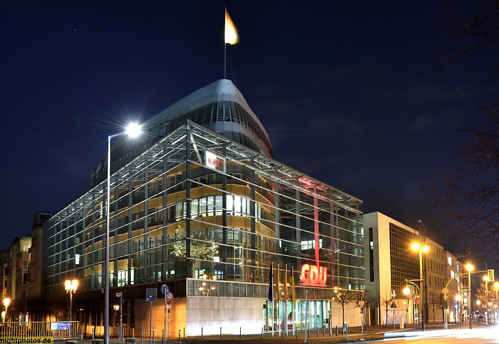 Berlin Tiergarten Konrad-Adenauer-Haus CDU-Parteizentrale erbaut 1998-2000 von Architekten Petzinka Pink und Partner