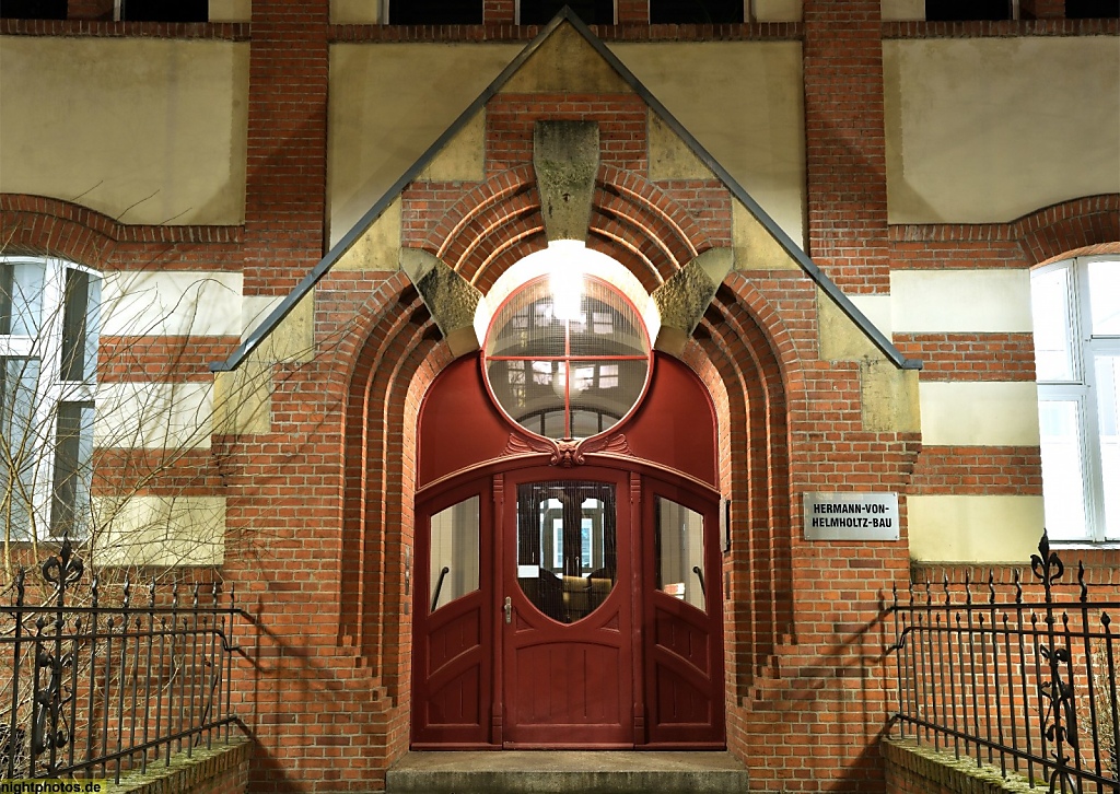 Berlin Charlottenburg Hermann-von-Helmholtz-Bau in der Physikalisch-Technischen Bundesanstalt erbaut 1900-1903 von Johann Hückels als Ständige Ausstellung für Arbeiterwohlfahrt