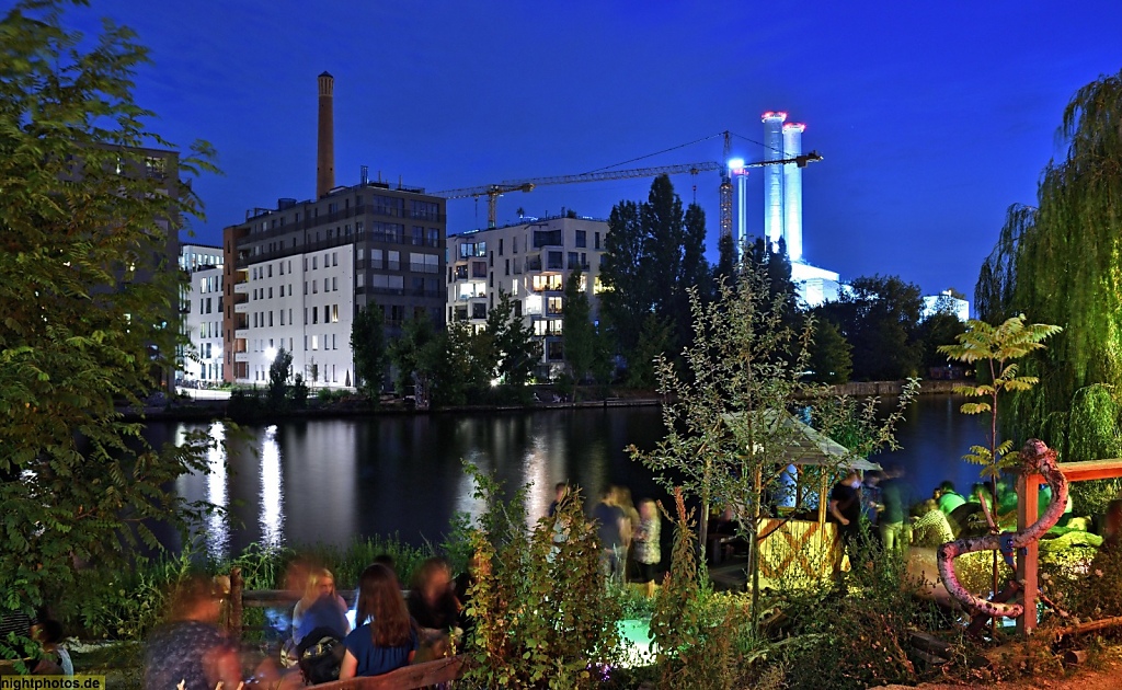 Berlin Friedrichshain Kreativdorf Holzmarkt von Architekten 'Hütten und Paläste' mit Mörchenpark am Spreeufer
